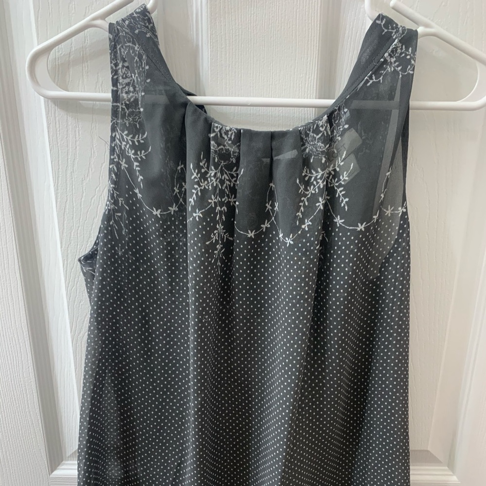 LOFT tan blouse grey & white Small shell